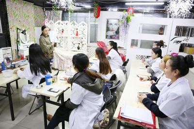 阳江美容培训学校 开启专业美容职业生涯的理想选择