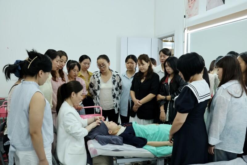 邵东“订单式”技能培训 美容职业培训学校打通就业服务“最后一公里”