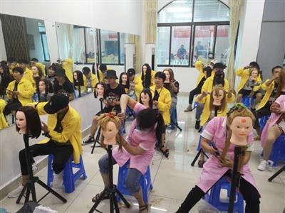 柳州美容美发化妆培训学校选择指南 如何挑选优质职业培训机构